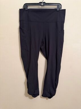 Fabletics Black High Rise Leggings 1X Cropped Ankle Twist Hem Pockets